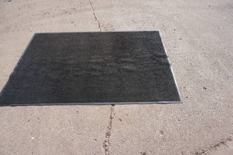 lot 82 image: Floor MatRunner