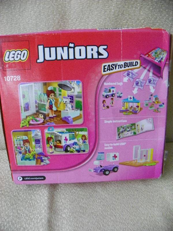 lot 134 image: LEGO Juniors Mias Vet Clinic