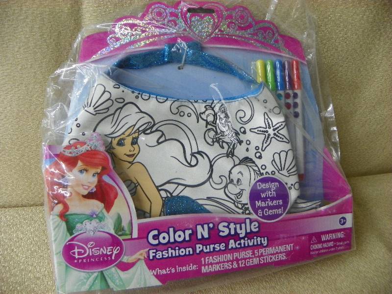 lot 148 image: Princess Color & Style Purse