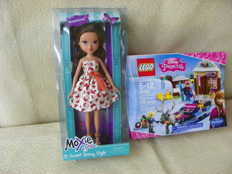 lot 161 image: Maxi Girlz Sophina doll and Legos Disney Princess set