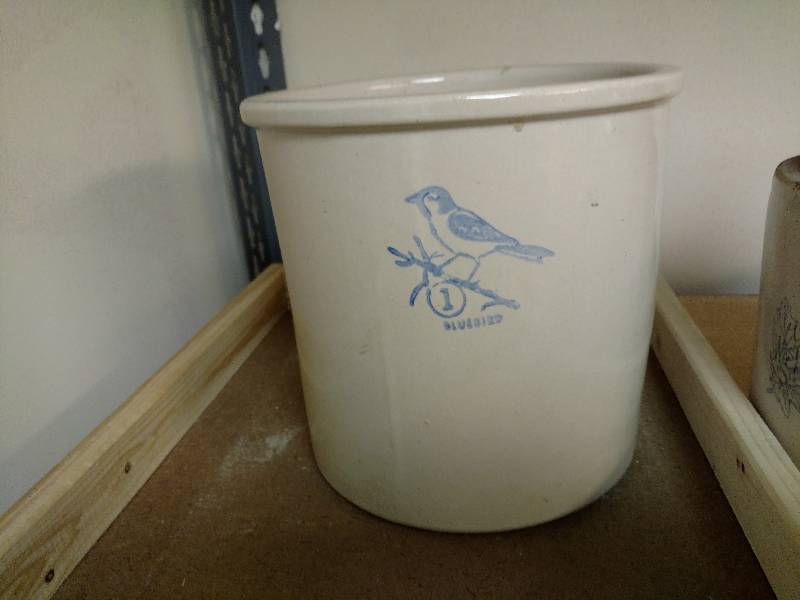 lot 140 image: Bluebird Crock