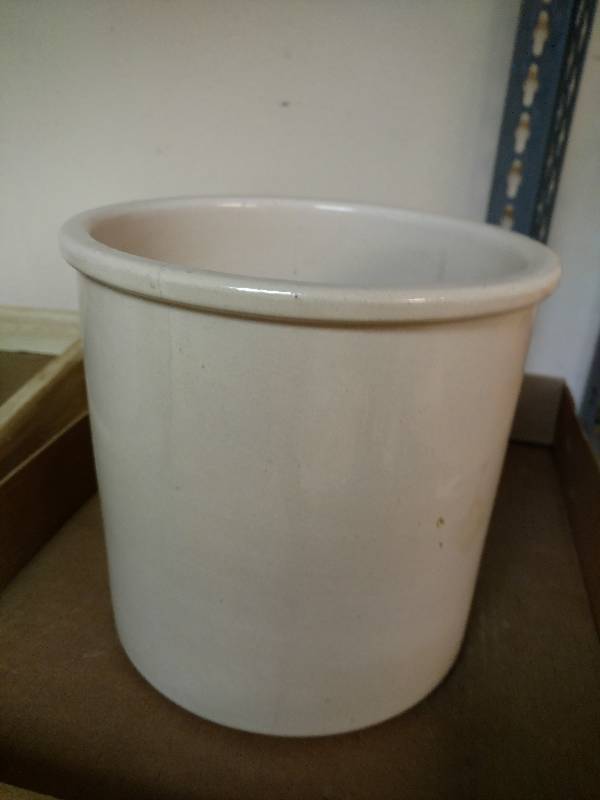lot 143 image: Bluebird Crock
