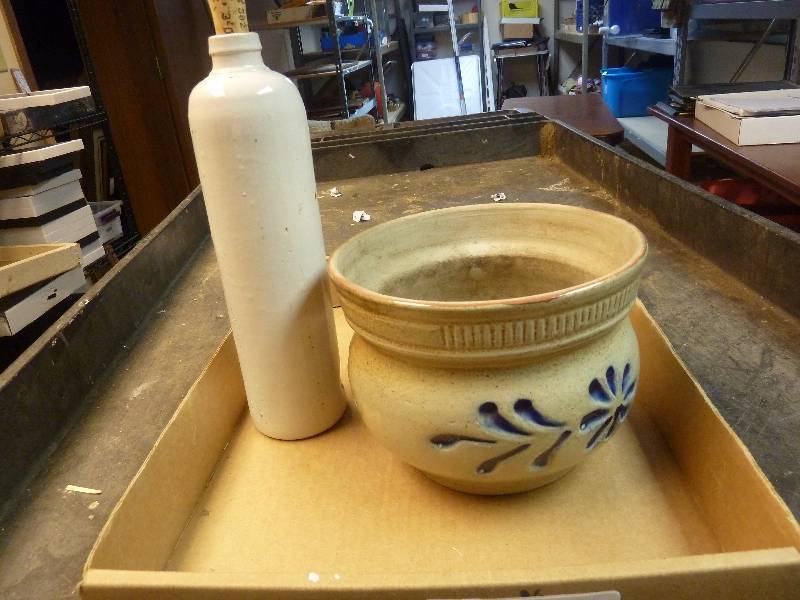 lot 152 image: Pottery Lot