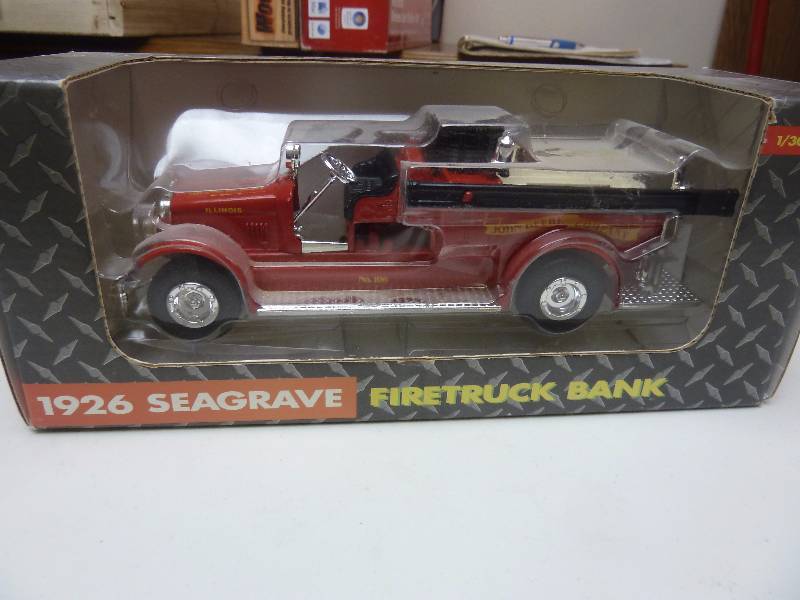 lot 185 image: ERTL John Deere Fire Truck Die Cast Metal Bank