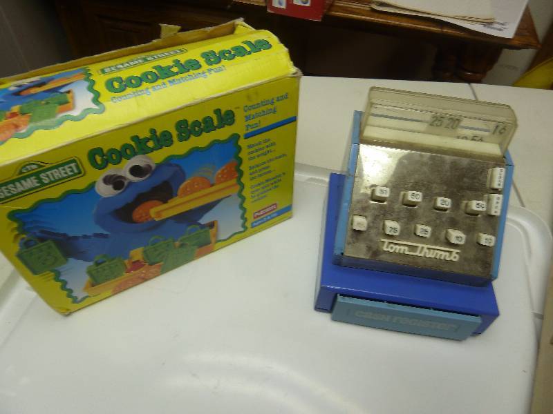 lot 194 image: Vintage Toy Lot