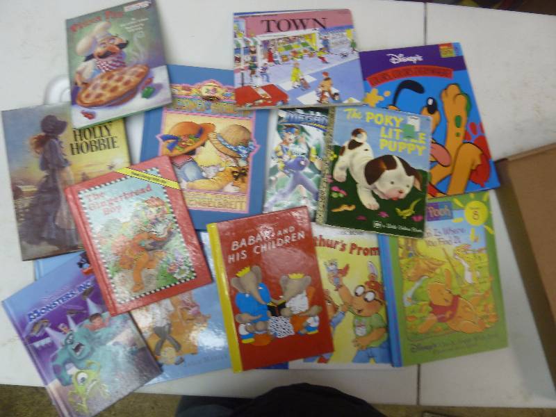 lot 198 image: Childrens Book Lot