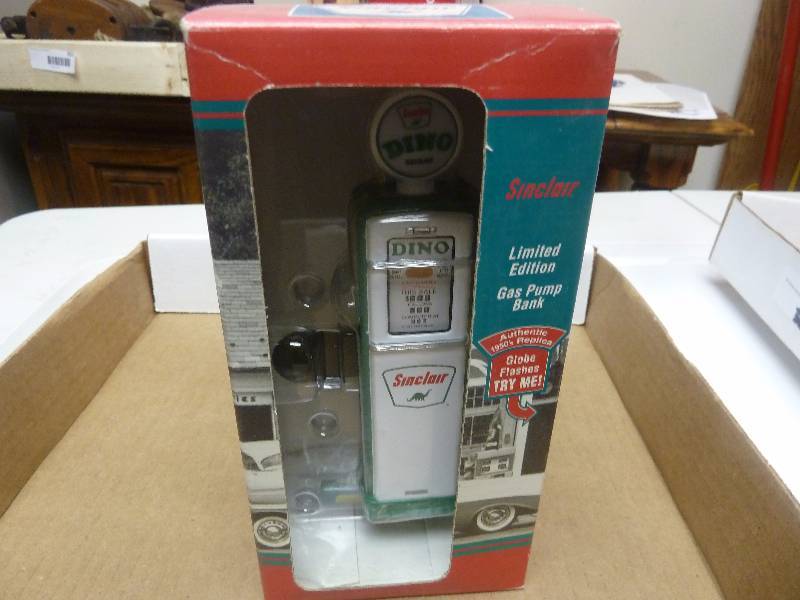 lot 200 image: Sinclair Collectible