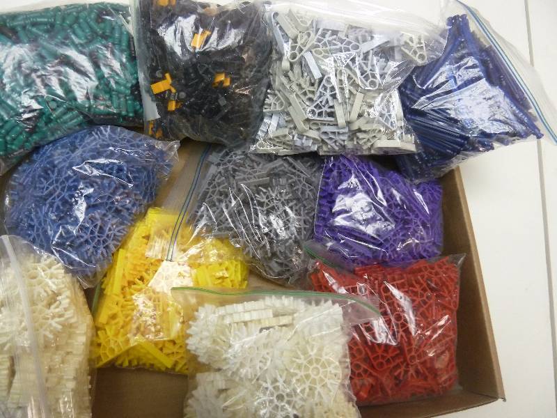 lot 206 image: Knex Lot
