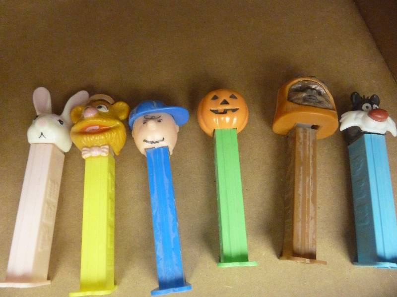 lot 208 image: Vintage Pez Dispensers