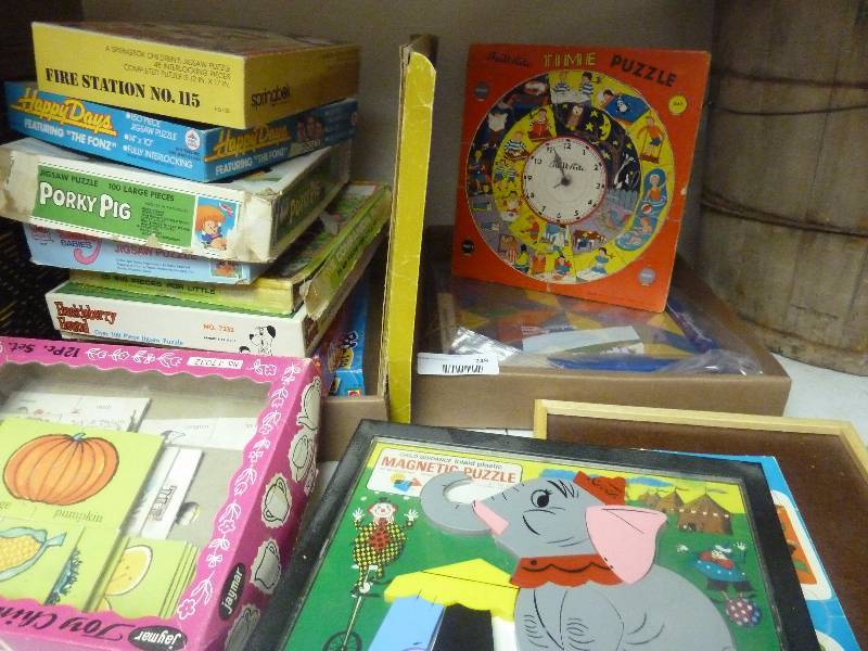 lot 249 image: Large Kids Puzzle Lot