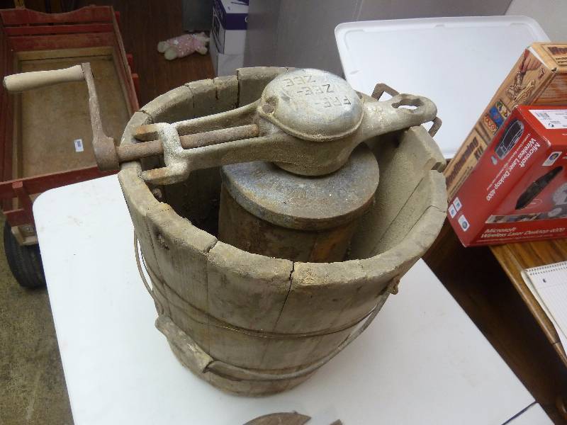 lot 252 image: Antique Ice Cream Maker