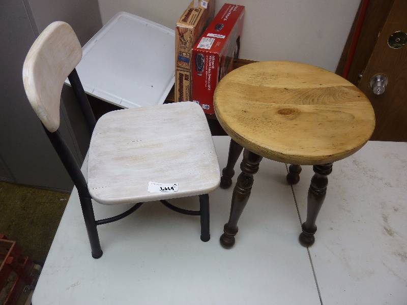 lot 253 image: Childs Chair and Stool