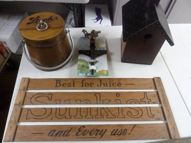 lot 280 image: Collectibles and Decor