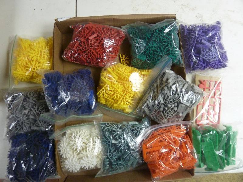 lot 285 image: Knex Lot