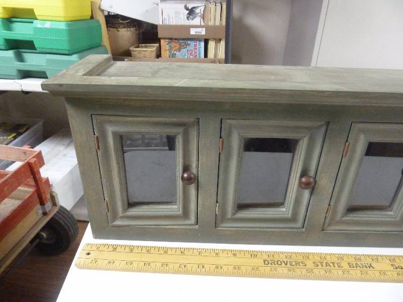 lot 287 image: Wall Hanging Cabinet