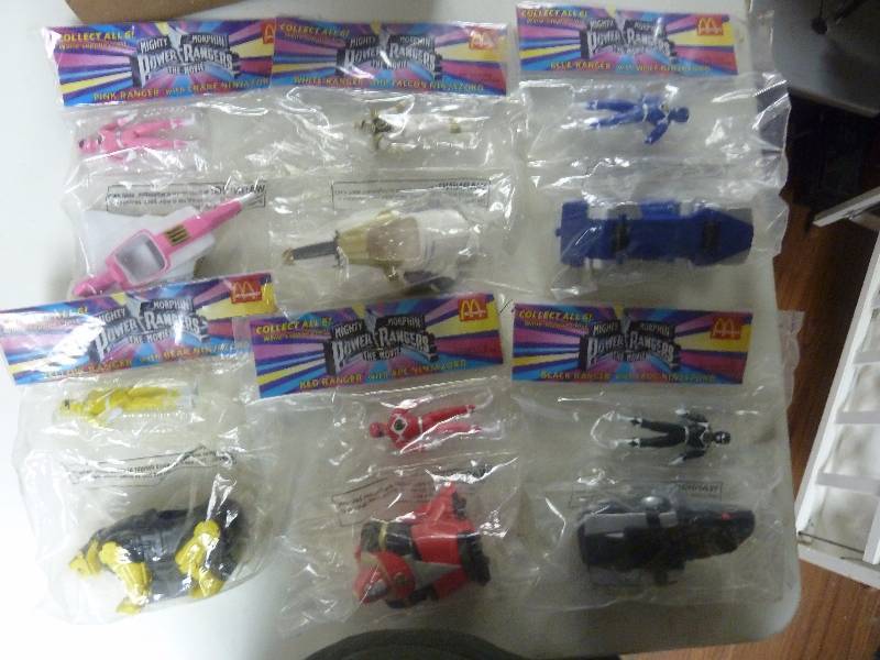 lot 305 image: Complete Set of 6 McDonalds Power Rangers