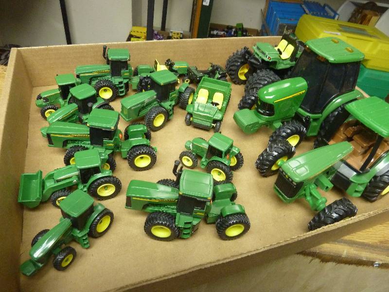 lot 307 image: John Deer Tractor Lot