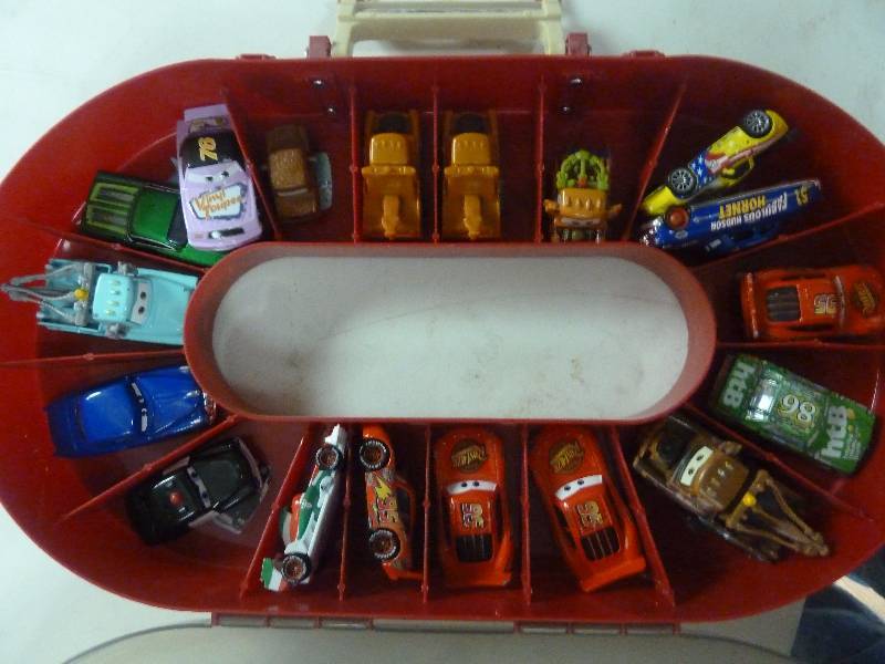 lot 310 image: Carry Case with Collectible Cars