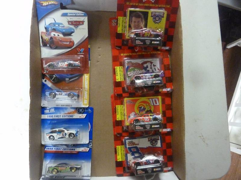 lot 312 image: New In Package Collectible Cars