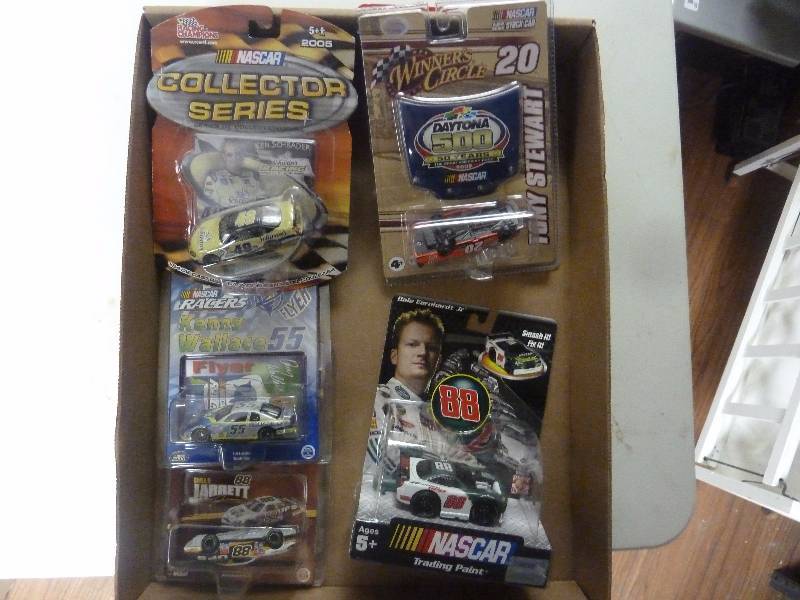 lot 313 image: New In Package Collectible Cars