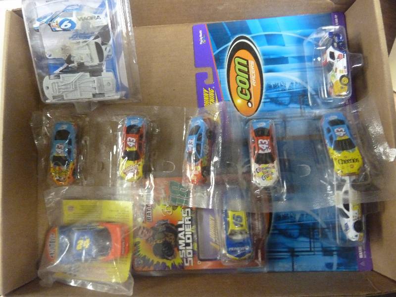 lot 314 image: New In Package Collectible Cars