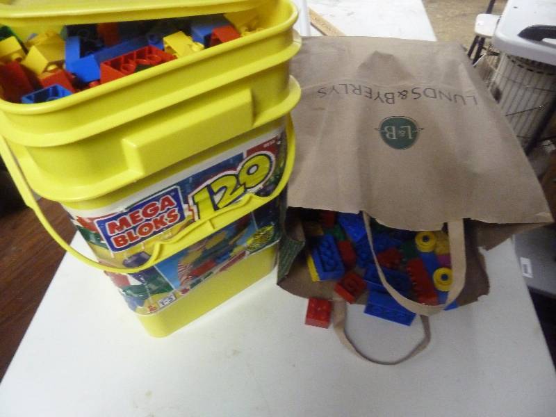 lot 315 image: Large Lot of Mega Blocks