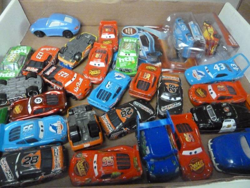 lot 326 image: Collectible Die Cast Cars