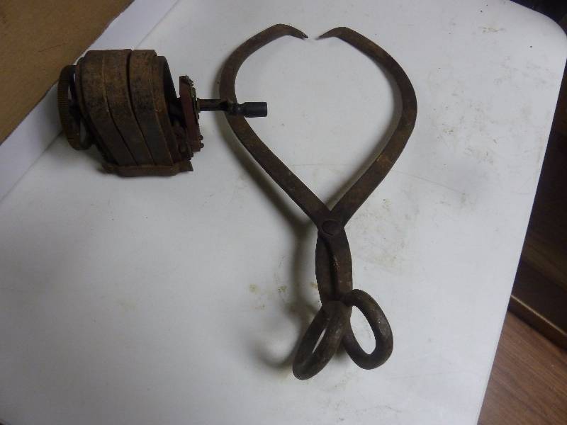lot 352 image: Antique Lot