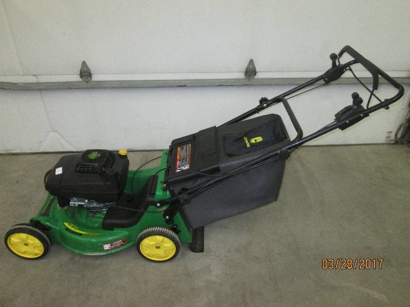 lot 1 image: John Deere JX75 Lawn Mower