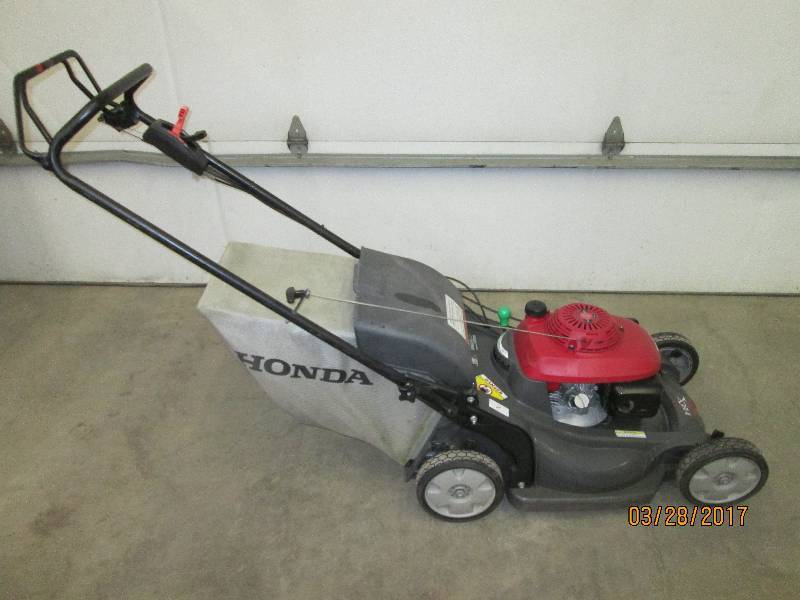 lot 2 image: Honda HRX217 Lawn Mower