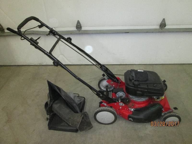lot 14 image: Snapper Lawn Mower