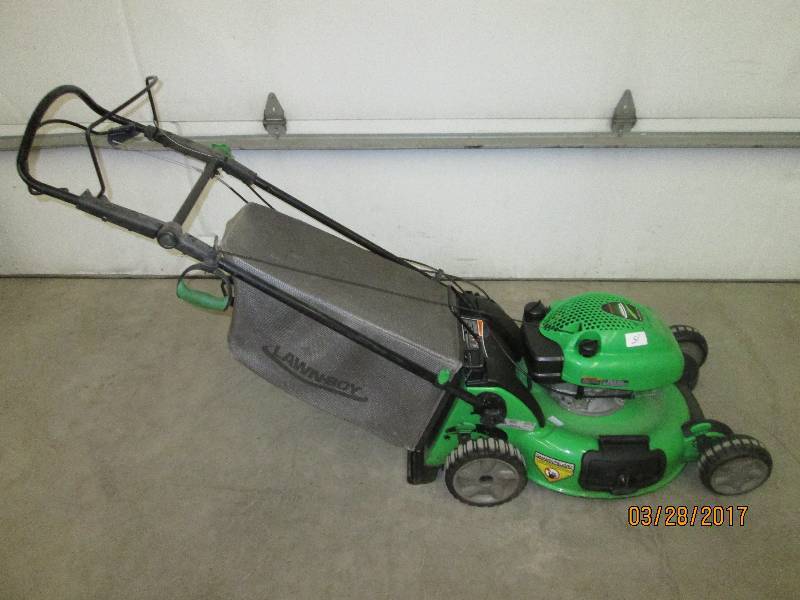 lot 15 image: Lawn Boy Lawn Mower
