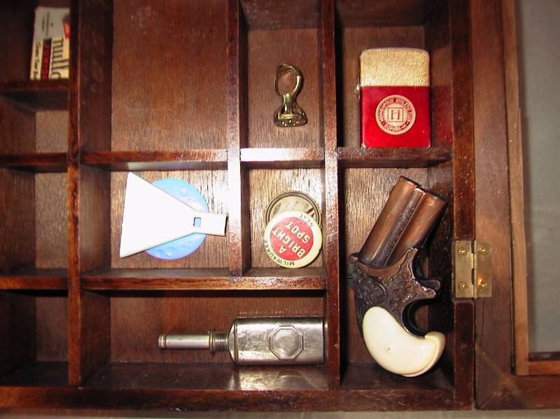lot 10 image: 12 x 16 wall curio cabinet w vintage nick knacks