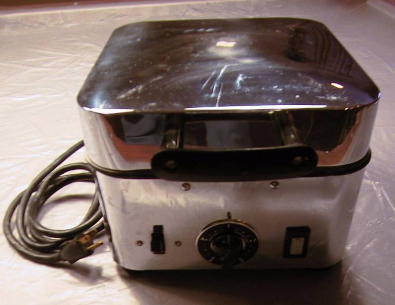 lot 22 image: vintage bake-o-donuts maker - works great comes with instructions