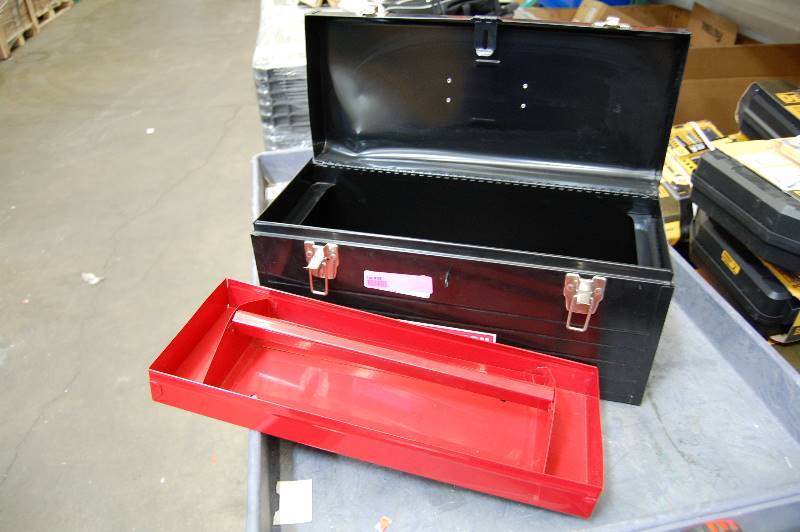 lot 29 image: Craftsman Hand Box Steel 20X8-12XCFT 9-12