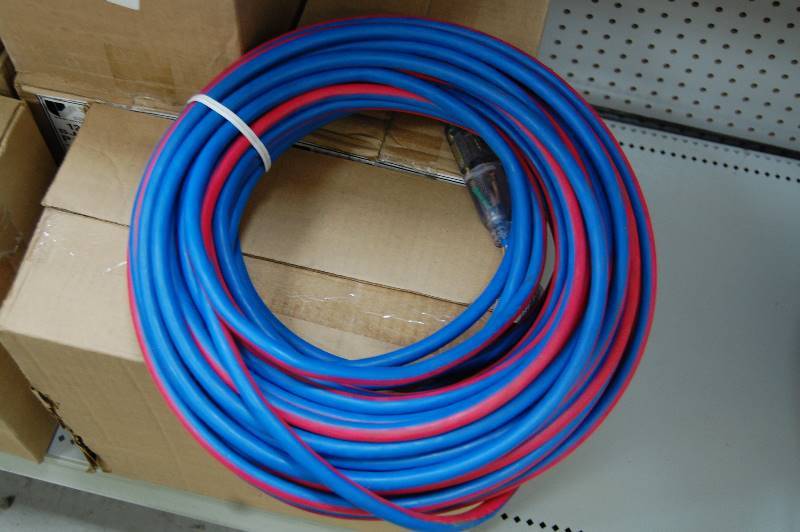 lot 32 image: 123 100 OUTDOOR EXTENSION CORD