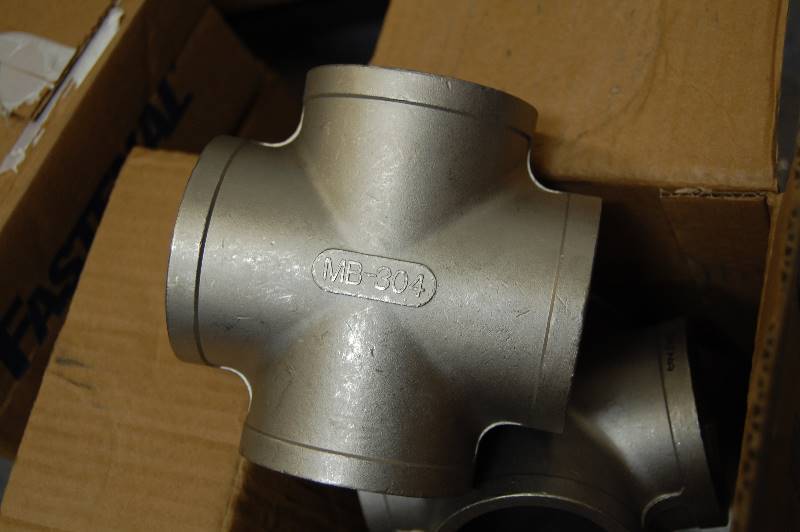 lot 55 image: 2 F-NPT 150 lb 304 Stainless Steel Pipe Cross