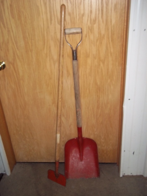 Coal shovel and scrapper