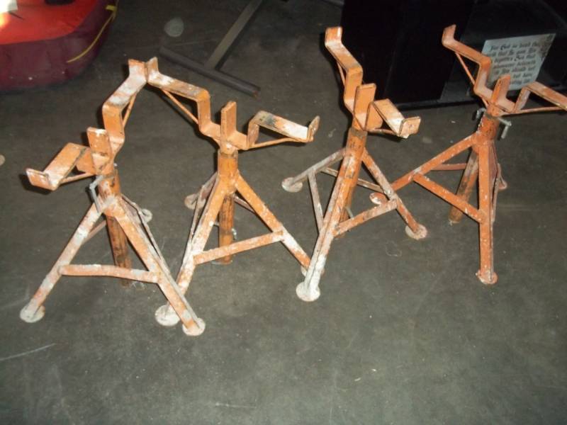 4 Jack stands