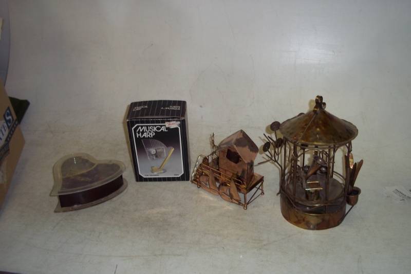 4 Music Boxes