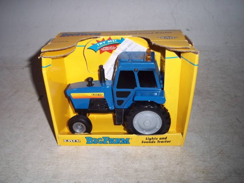 Ertl 132 Scale Tractor