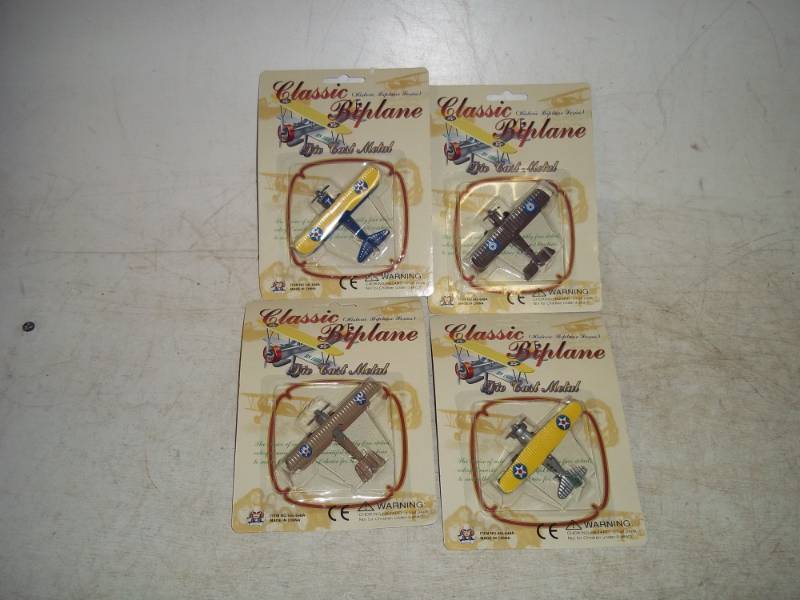 4 Toy airplanes