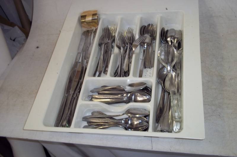 Flatware with tray