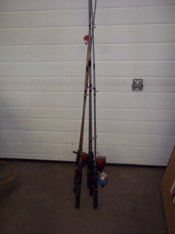 5 Fishing poles with 4 reels