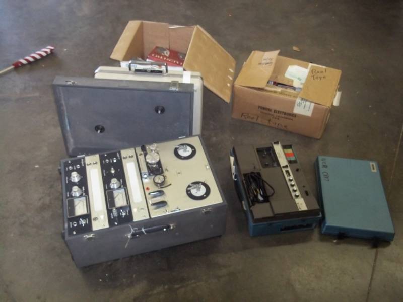 Cross field reel tape recorder and cassette recorder with reel tape