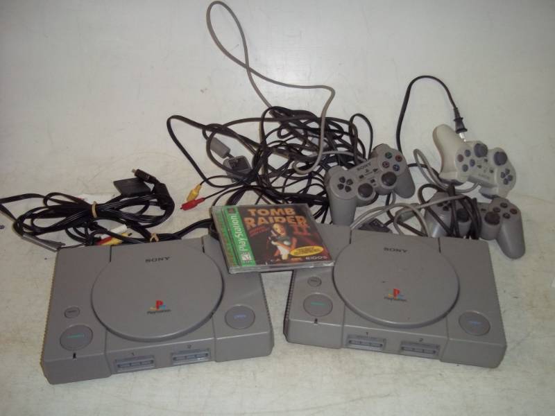 2 Vintage Play stations with one game