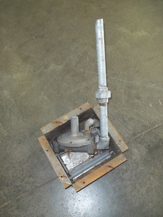 lot 34 image: Gas regulator