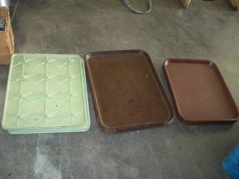 lot 42 image: 15 assorted trays