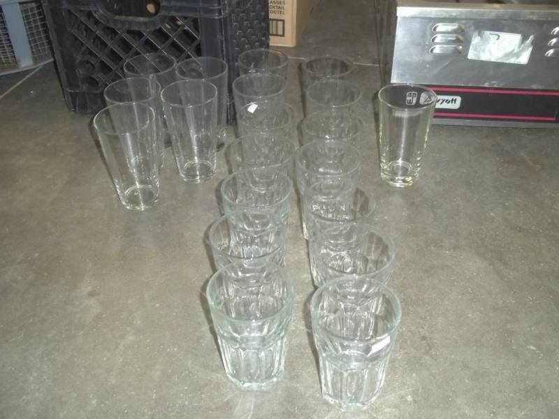 lot 47 image: 11 - 12 And 5 - 16 oz glass glasses