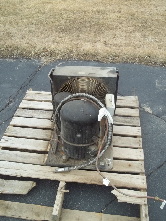 lot 5 image: Compressor Unit for walk in cooler